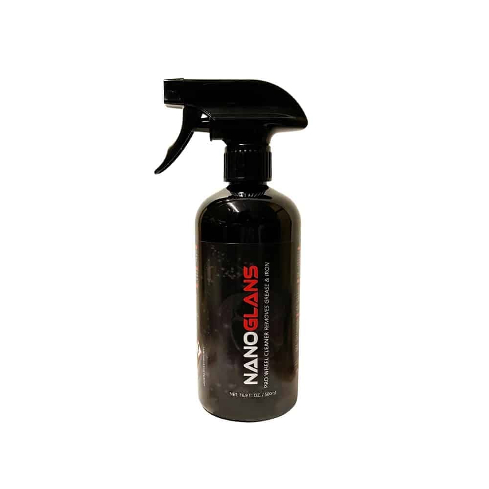 Zwarte sprayfles NanoGlans reinigingsspray.