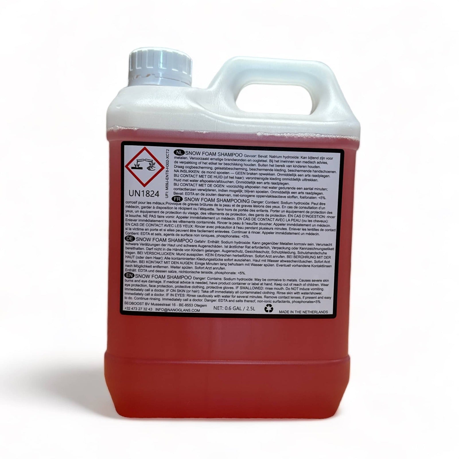 Rode can met Snow Foam Shampoo label.